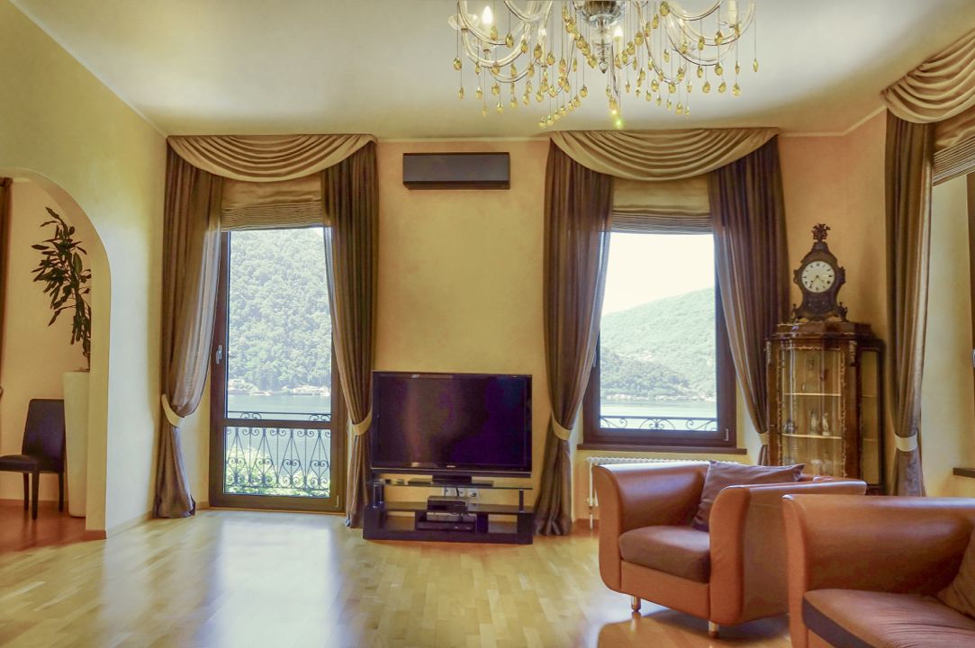 Elegantes Penthouse mit Blick auf den Luganersee in Maroggia