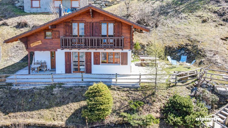For sale : Chalet in a quiet location with a wonderful view!