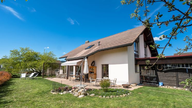 Jolie villa en bordure de terrain agricole à Vuadens