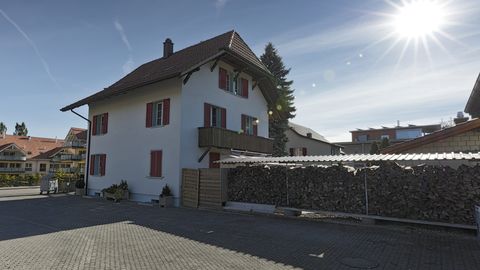Landhaus und Werkstatt: 225 m2 wohnen und 135 m2 arbeiten.