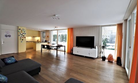 Moderne, helle Wohnung mit 260m2 priv. Garten - Familien Willkommen!